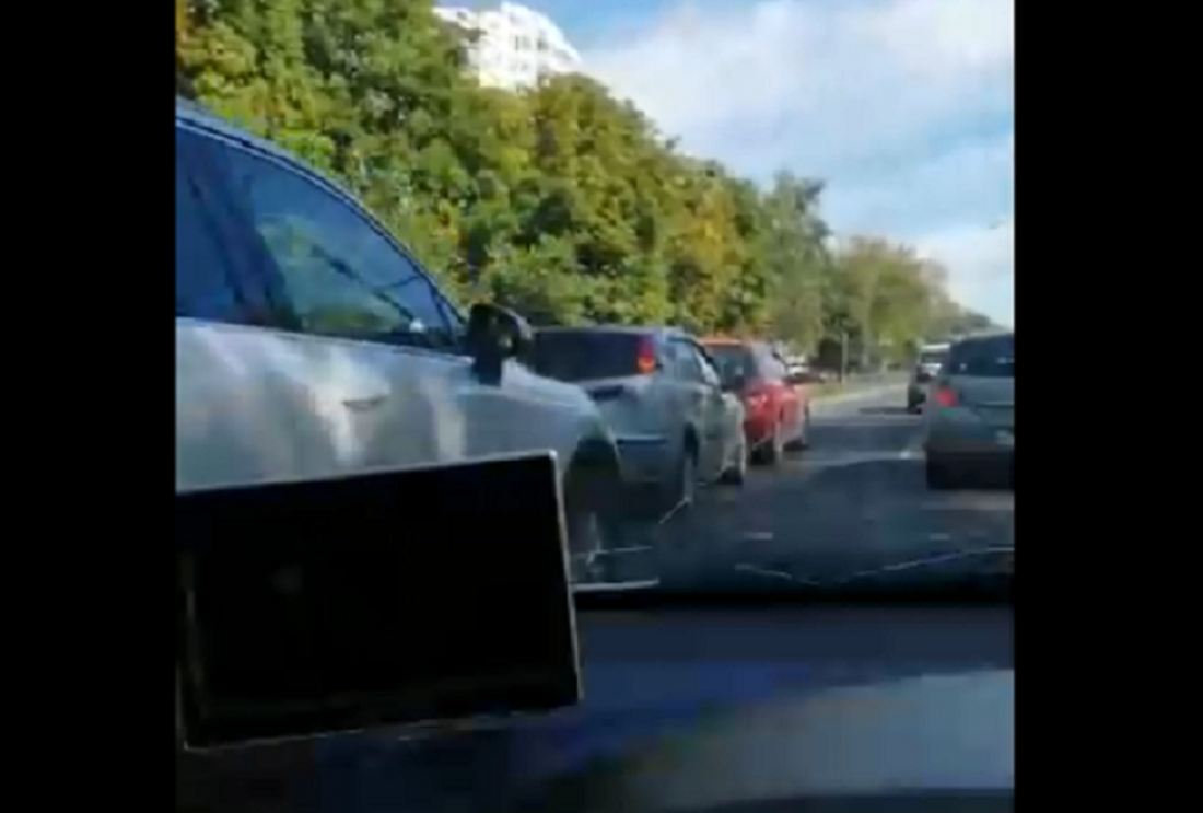 На улице Пушкина в Пензе столкнулись три легковушки. Видео