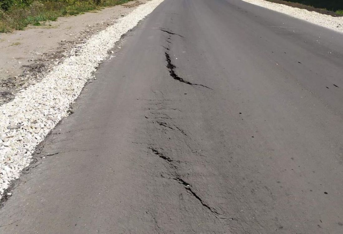 В райцентре Пензенской области пошел трещинами только уложенный асфальт