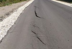 В райцентре Пензенской области пошел трещинами только уложенный асфальт
