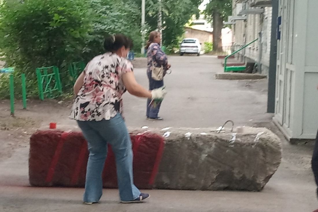 Пензячка установила заграждение, мешающее проезду «скорой»