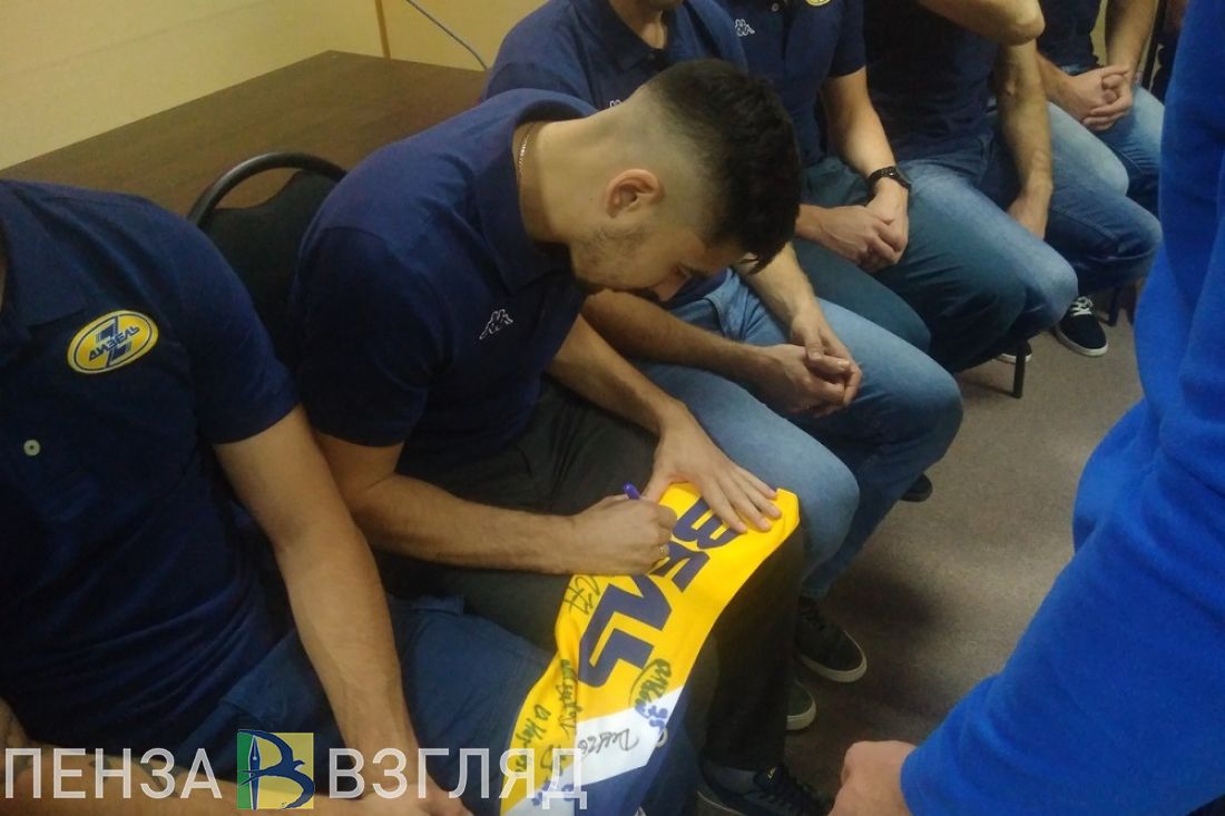 Безумство влюбленных, смертельный пожар и фан-встреча с хоккеистами «Дизеля»: новости Пензенской области за 4 сентября