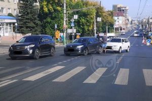 В центре Пензы «четырнадцатая» врезалась в иномарку