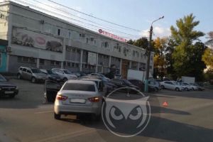 В пензенском Арбекове лоб в лоб столкнулись две легковушки