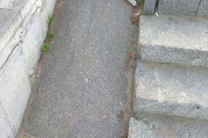 В пензенских соцсетях обсуждают необычный пандус с препятствием