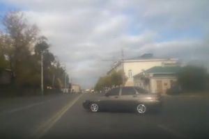 Пензенский водитель-«камикадзе» подставил свою машину под удар. Видео