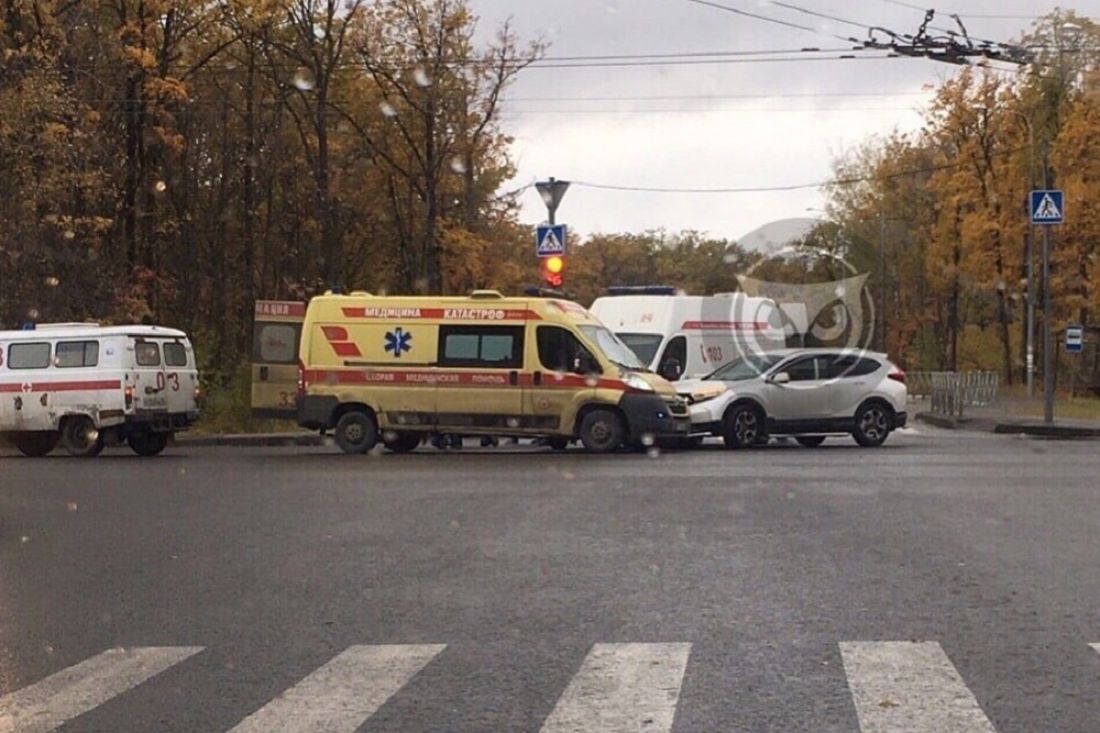 «Скорые» на месте. На Окружной в Пензе произошла авария