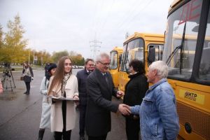 Школам Пензенской области переданы девять автобусов