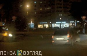В центре Пензы из-за водителя легковушки могли пострадать пассажиры маршрутки. Видео
