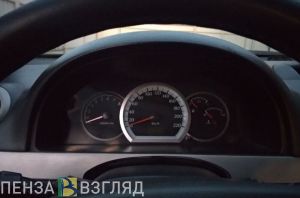 После закрытия виадука зареченцы стоят в пробке