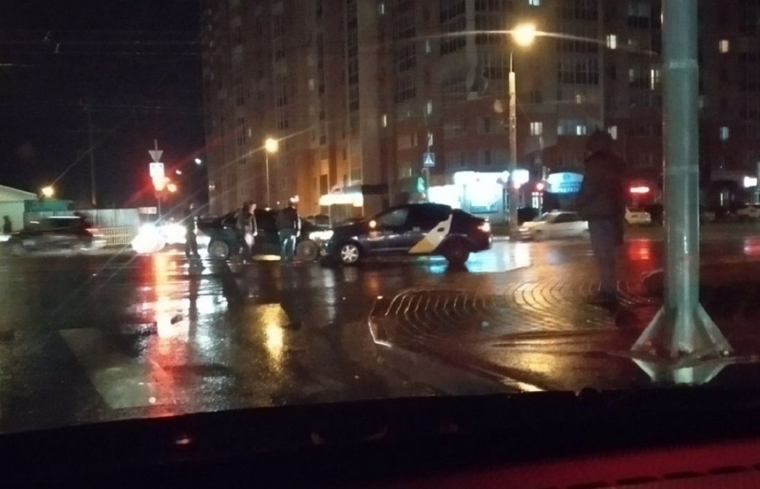 В Терновке случилось ДТП с машиной такси