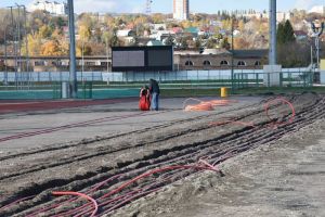 В Пензе на стадионе «Первомайский» меняют искусственное покрытие