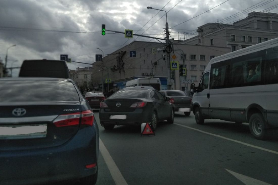 Пензячка сообщила об аварии возле «ЦУМа»