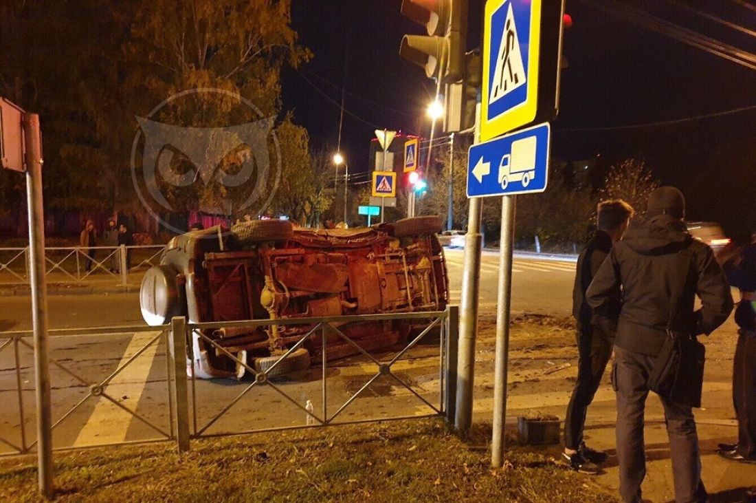 Появились фото с места жуткого ДТП на перекрестке в Пензе