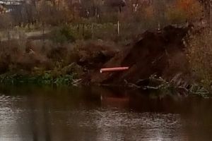 Под Пензой строители сливают отходы в озеро