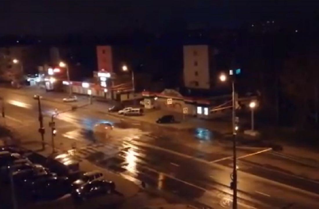 В Пензе на улице Суворова вскрылся асфальт