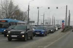 В Пензе авария с «ГАЗелью» и иномаркой спровоцировала затор