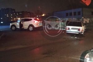 В пензенском микрорайоне Арбеково «ВАЗ» помял двери кроссовера