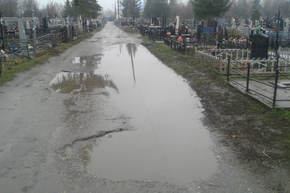 Кузнечанин пожаловался на неухоженные дороги на кладбище