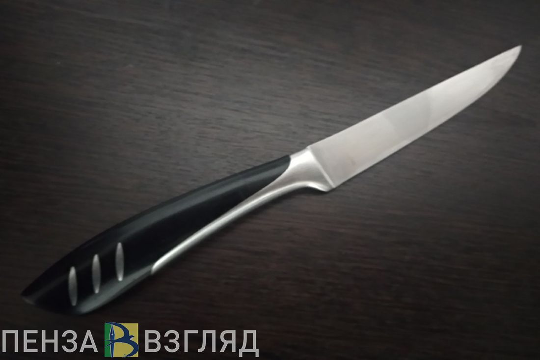 Жителей Пензенской области пугает ребенок, тыкающий ножом в прохожих