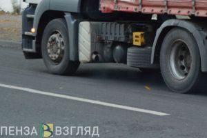 Очевидец сообщил, что в Пензе на дорогу упал бетонный блок