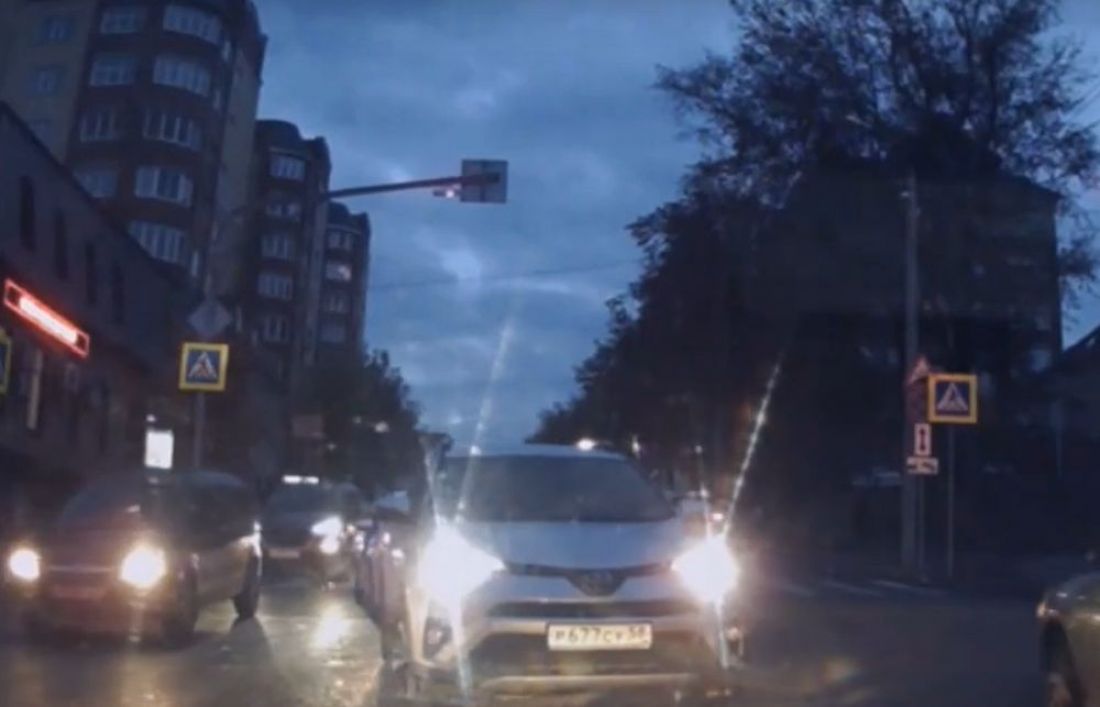 В Пензе на перекрестке встретились два «автохама». Видео