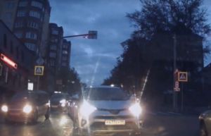 В Пензе на перекрестке встретились два «автохама». Видео