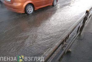 Пензенские водители предупреждают о новой «речке» на дороге