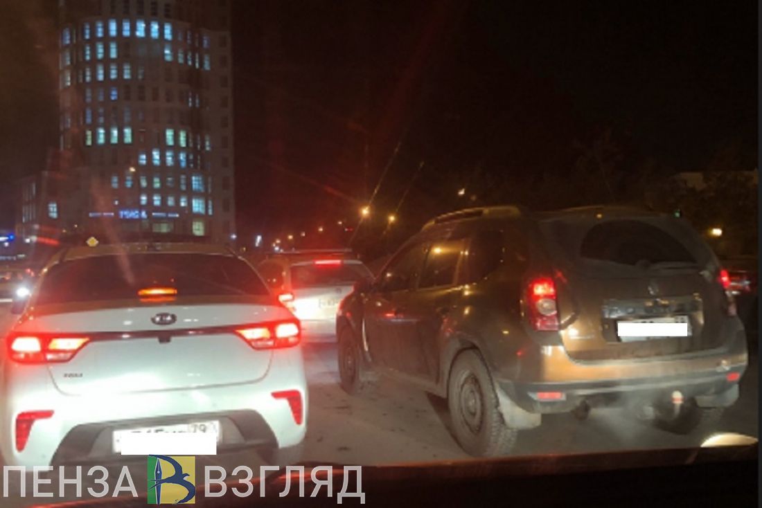 Пензенские автомобилисты оказались в гигантской пробке у «Современника»