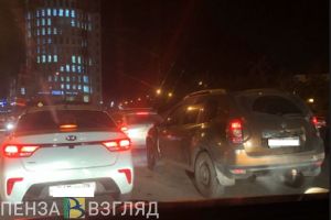 Пензенские автомобилисты оказались в гигантской пробке у «Современника»