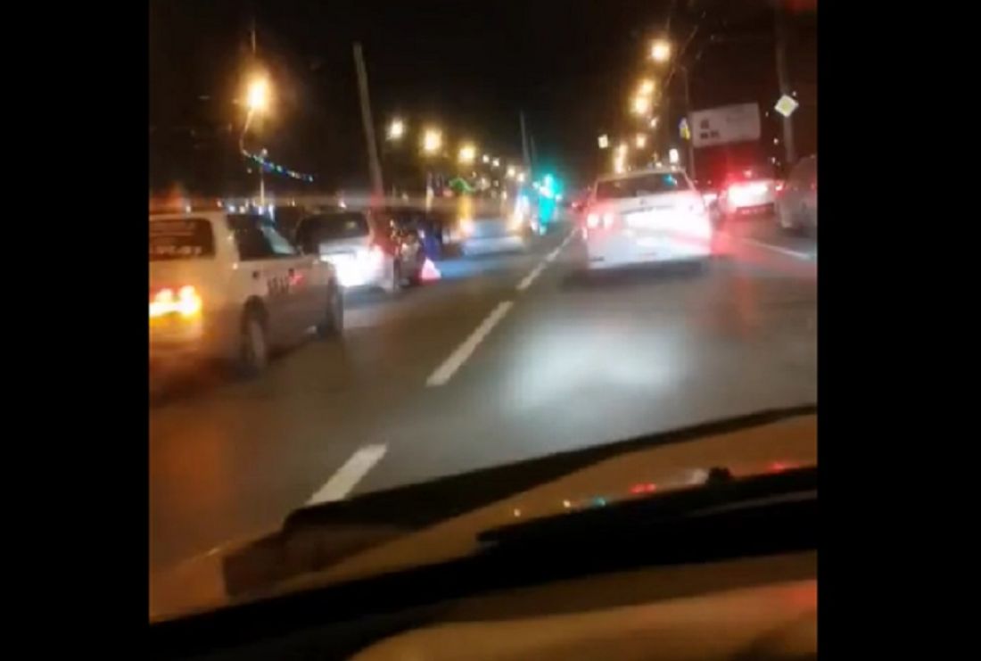 На видео попала странная авария на улице 8 Марта в Пензе