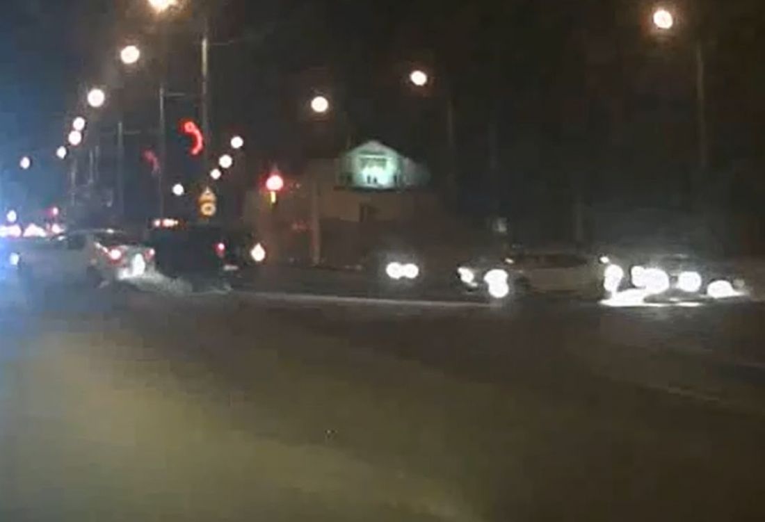 В Пензе дерзкий автохам совершил опасный обгон на повороте. Видео