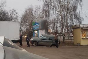 На Северной поляне в Пензе провалилась «Нива»