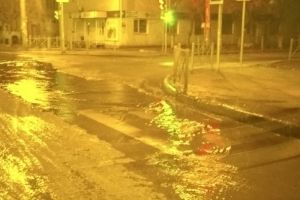 На улице Циолковского в Пензе разлилась коммунальная «река»