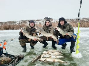 «Порвали водоем». Пензенцы наловили метровых щук для селфи