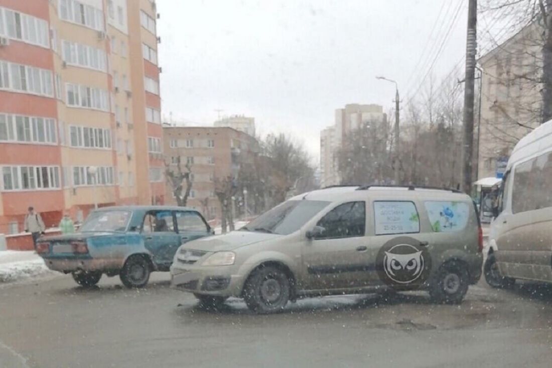 ДТП на улице Красной в Пензе затруднило движение транспорта