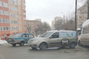ДТП на улице Красной в Пензе затруднило движение транспорта