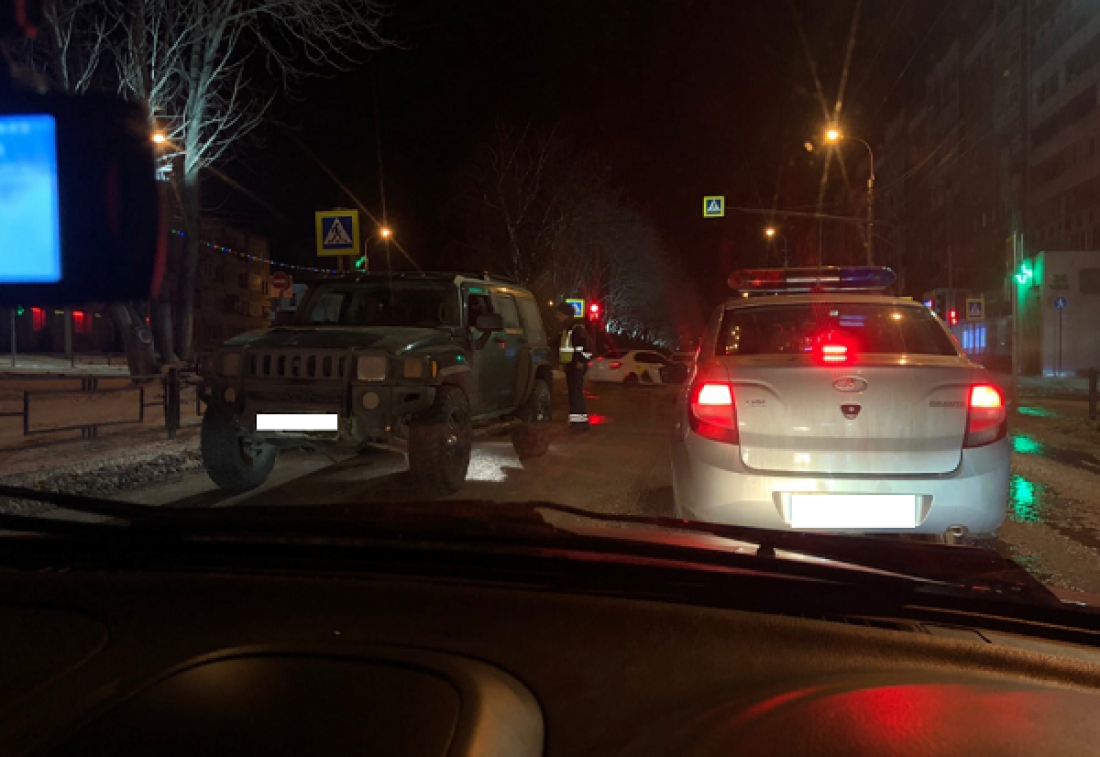 В центре Пензы «автохаммер» упорно двигался по «встречке». Видео