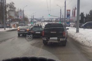 На улице Карпинского в Пензе дорогу не поделили иномарка и «ВАЗ»