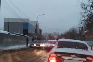 Столкновение двух легковушек в Пензе затруднило движение транспорта