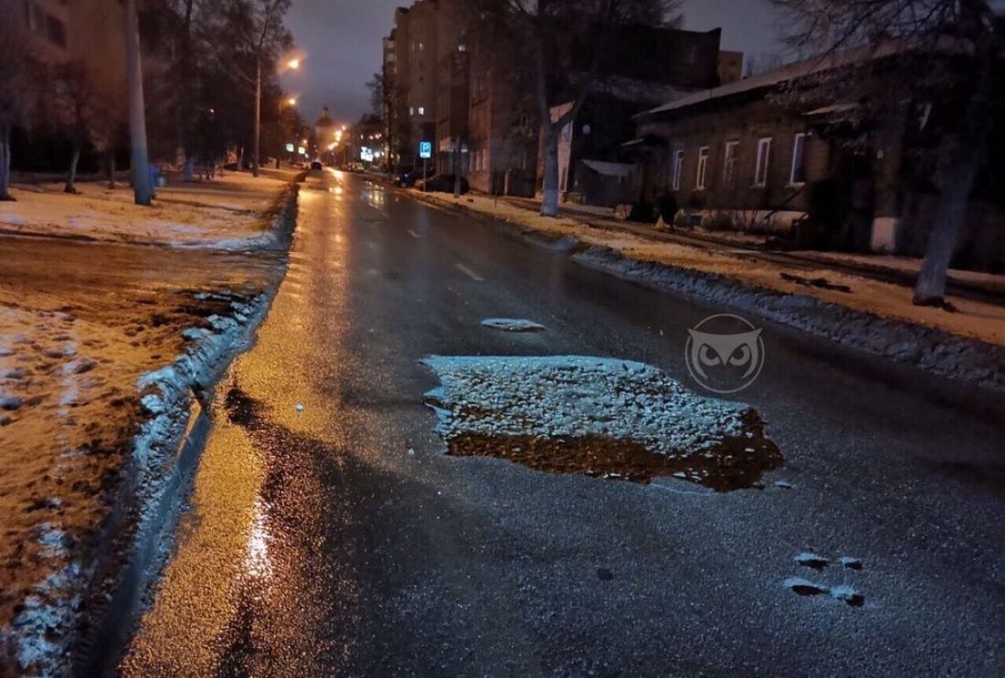 Пензенские водители предупредили о большой яме на улице Богданова