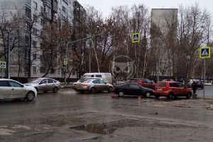 В центре Пензы движение затруднили иномарки, угодившие в ДТП