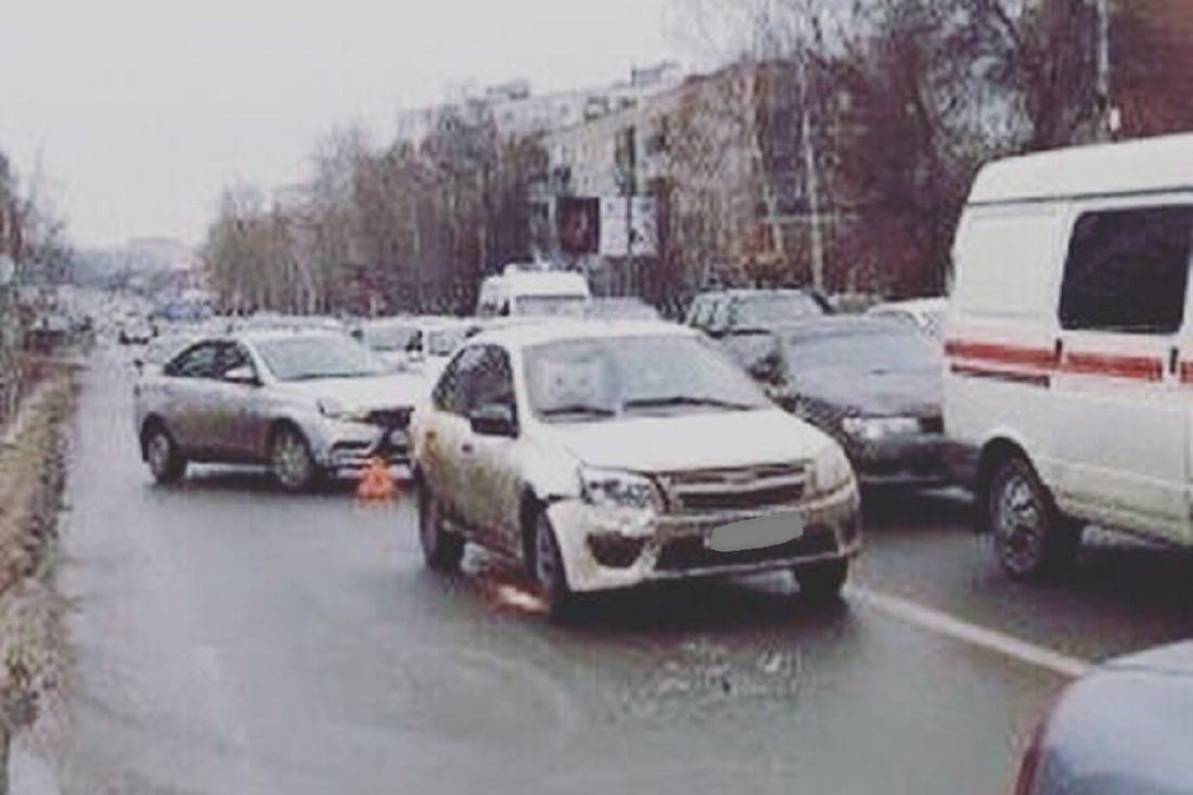 В центре Пензы «LADA Granta» изуродовала бампер