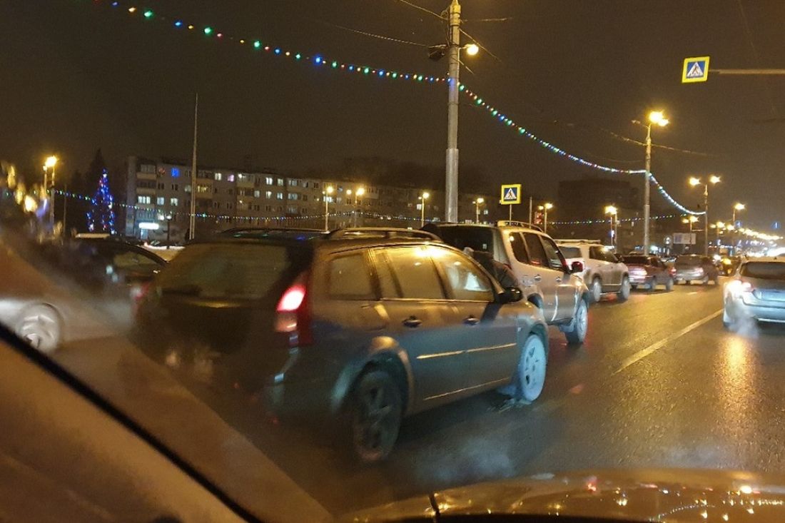 Авария на проспекте Победы в Пензе затруднила проезд