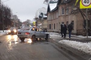 В Пензе на Южной поляне в ДТП легковушке раскурочило кузов