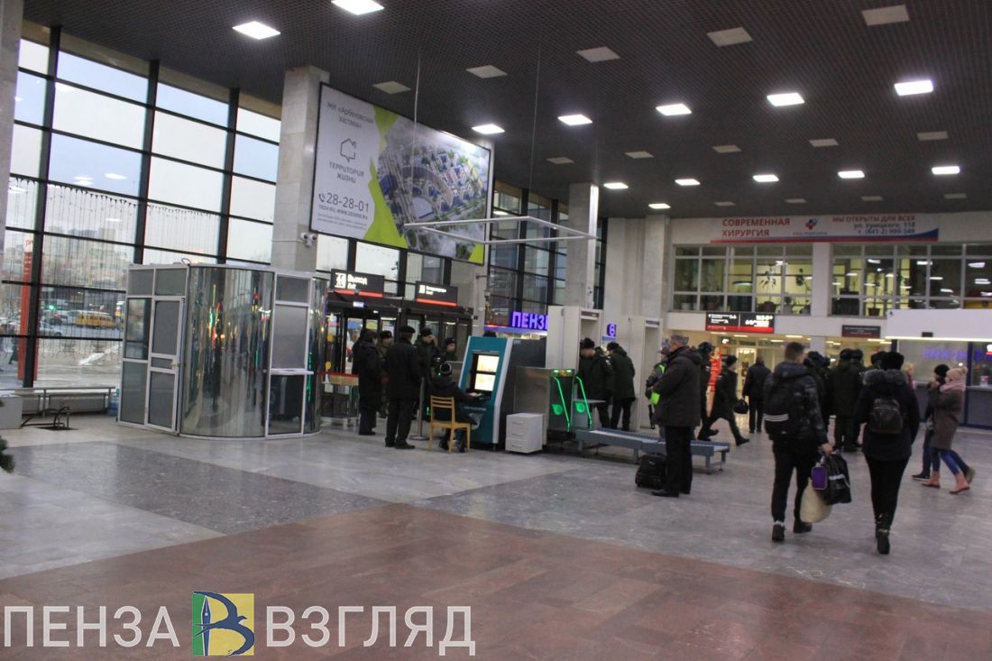 Еще одни часы на Привокзальной площади, ДТП в Терновке и гололедица - новости Пензы за 20 декабря