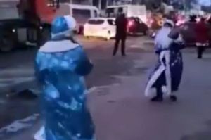 Пензенцев умилили танцующие на улице Дед Мороз и Снегурочка. Видео