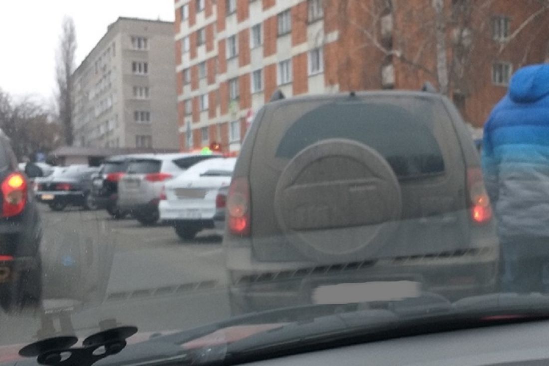 На Южной поляне в Пензе внедорожник угодил в аварию