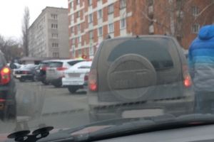 На Южной поляне в Пензе внедорожник угодил в аварию