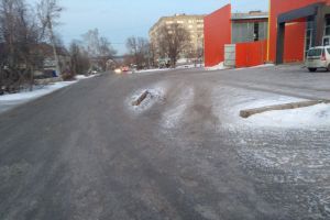 «Возможная причина ДТП». Кузнечане обеспокоены предметом на дороге