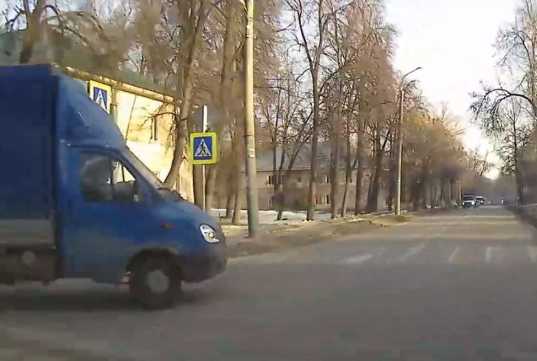 На видео попало, как два пензенских водителя пошли на взаимный таран